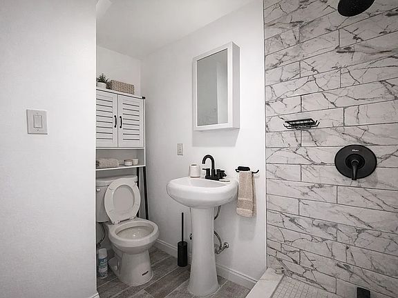 4th image of 140 W 123rd St #3C