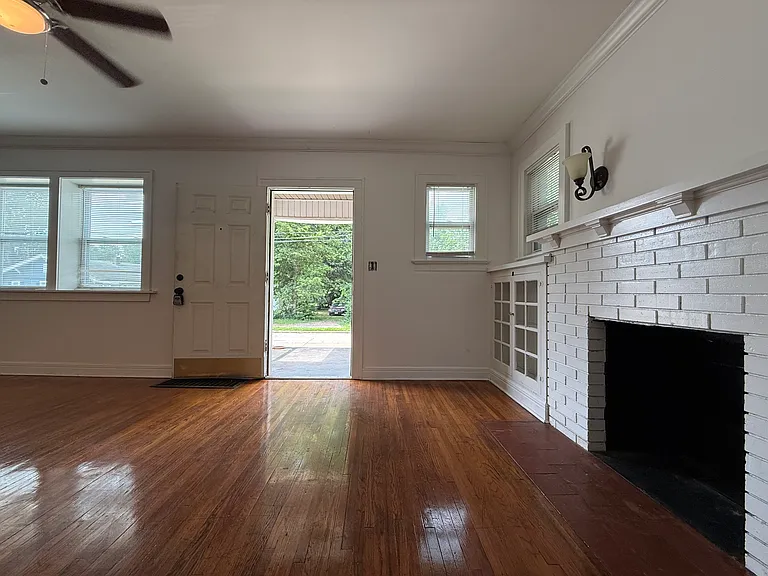 1158 E Loren St — Photo 4