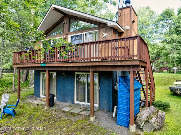 395 N Arrow Dr, Pocono Lake, PA 18347