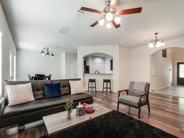 901 Jefferson Ave, Cleveland, TX 77327