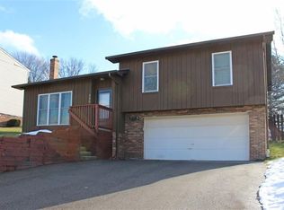 330 Rolling Hills Rd, Freedom, PA 15042