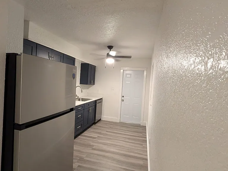 614 Pear St — Photo 3