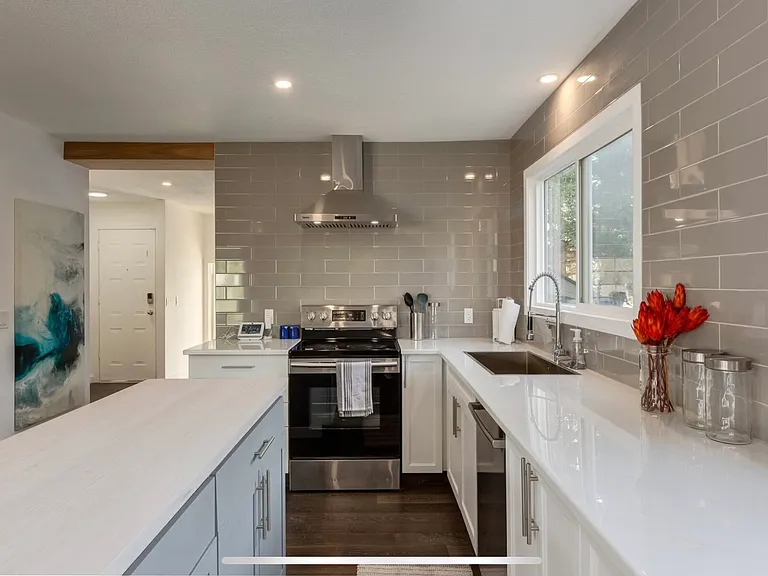 64 W Whitefield Cres NE #6 — Photo 8