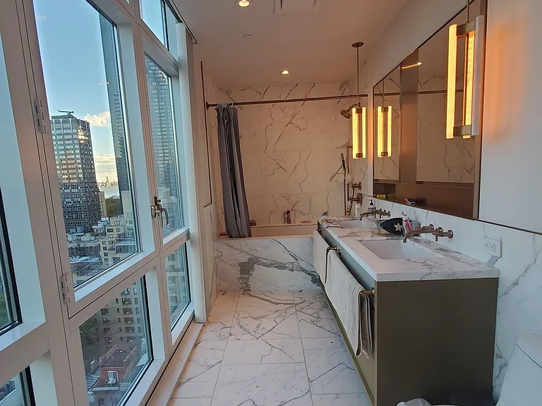 305 E 51st St #17F — Photo 8