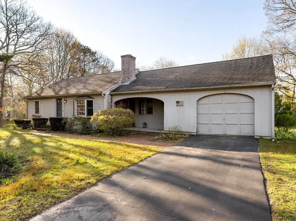 1 Essex Way, Yarmouth Port, MA 02675