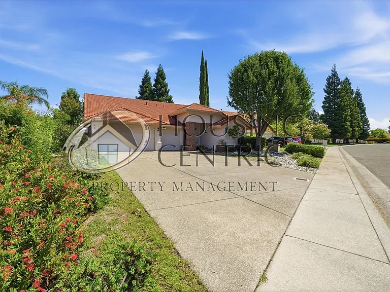 108 Pembury Way — Photo 3