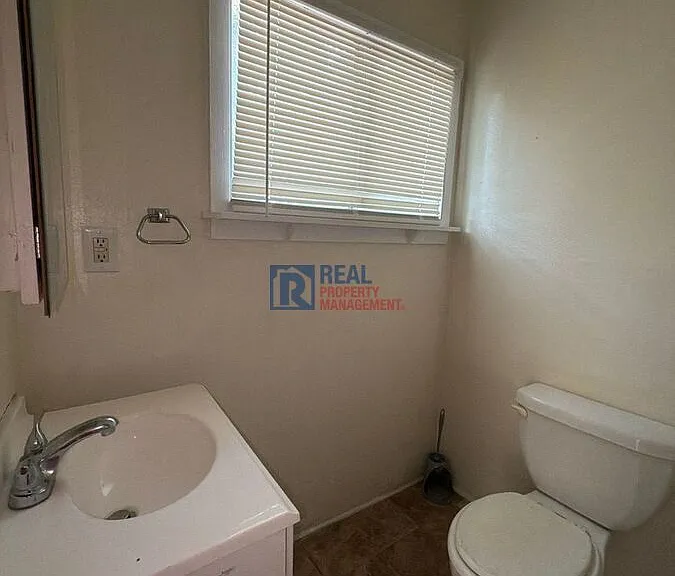 2417 E 4th St #2417 — Photo 16