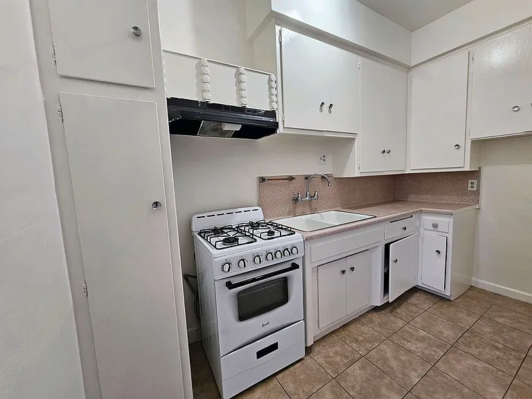 1058 Molino Ave — Photo 9