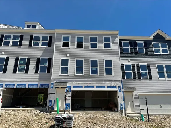 146 Sweetwater Dr, Moon Township, PA 15108