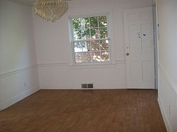 5th image of 1106 N Broadway
