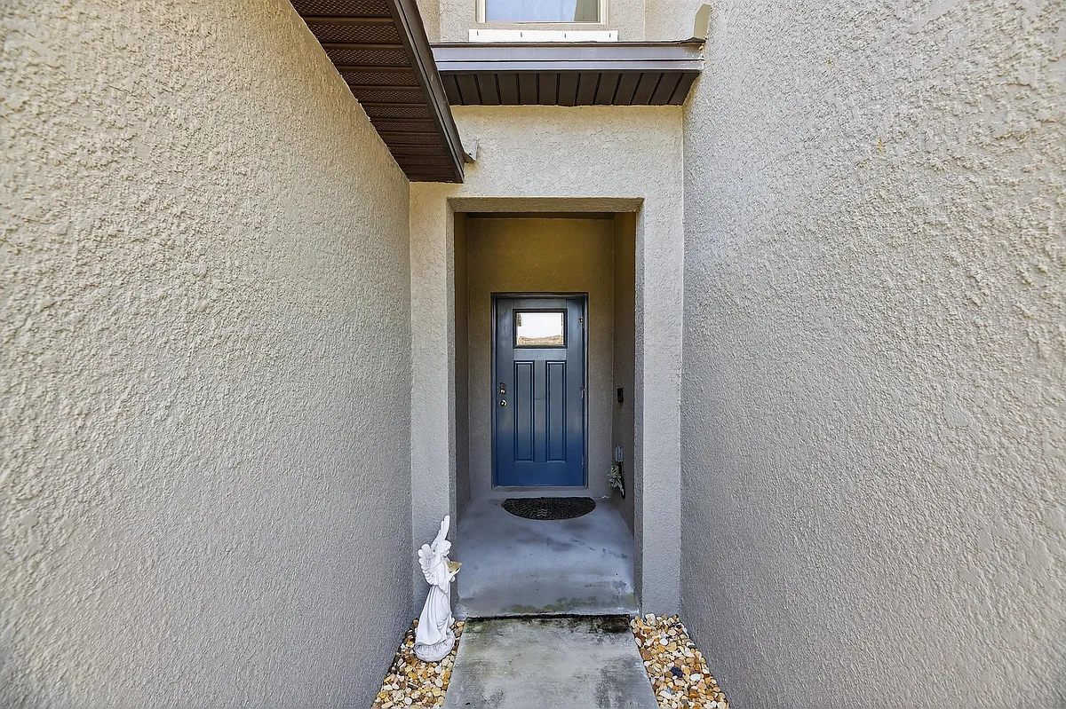 Building Photo - 824 Royal Empress Dr