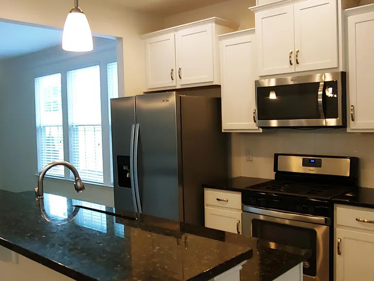 1033 Coldstream Dr — Photo 5