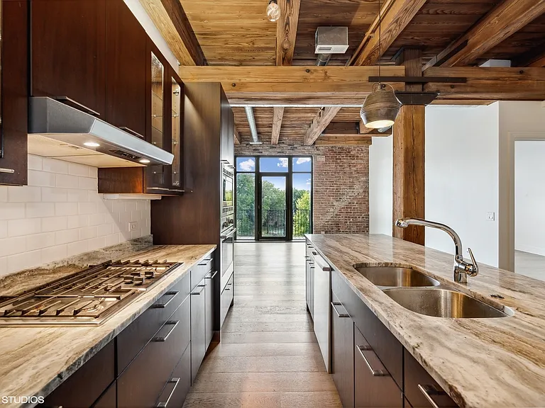 1600 S Jefferson St #302 — Photo 4