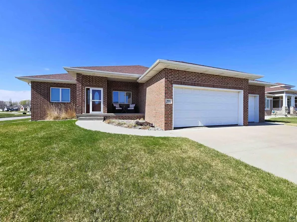 901 Rockwood Ct, Sergeant Bluff, IA 51054