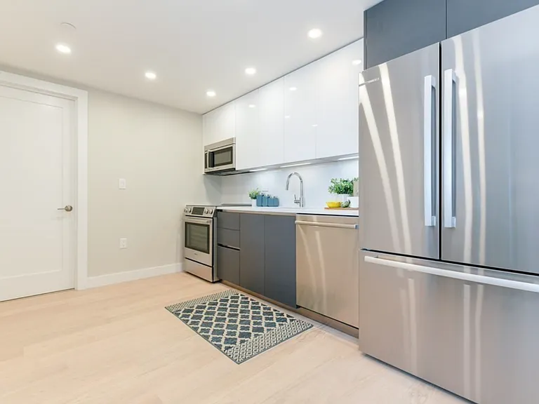 932 Broadway #305 — Photo 3