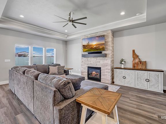 5th image of 537 Canyon Crest Dr W