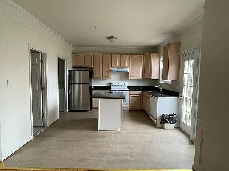 3208 Stanford St — Photo 2