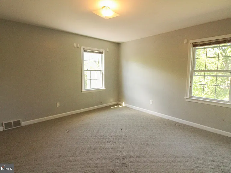 11 Hickory Ln — Photo 40