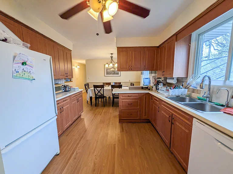 127 Westwood Cres #1 — Photo 10