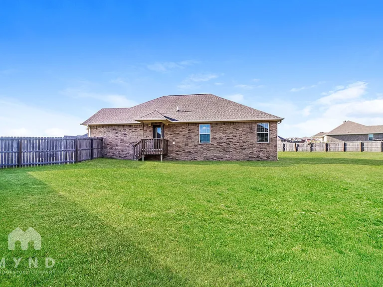 2112 Cedar Cir — Photo 18