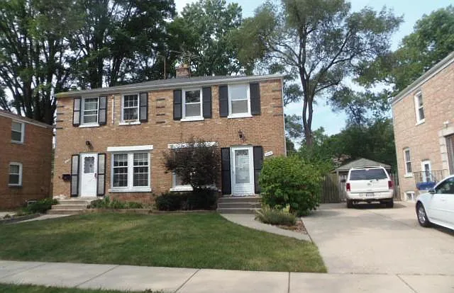 1828 Orchard St photo 1