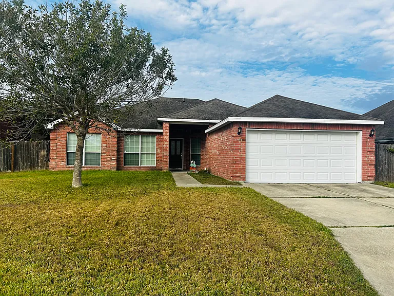 Home located in cul-de-sac. Quiet, safe & friendly neighborhood.