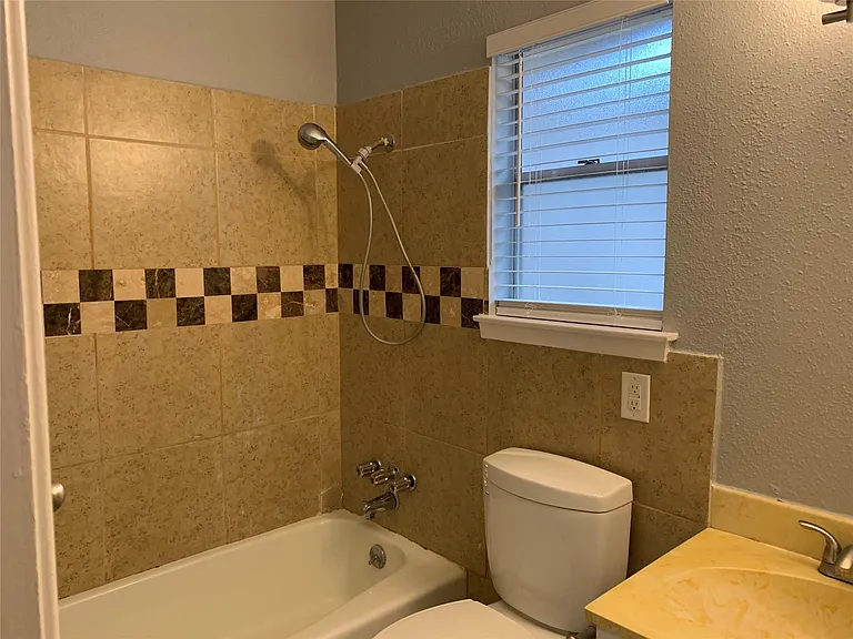 10015 NW Woodland Village Dr — Photo 7