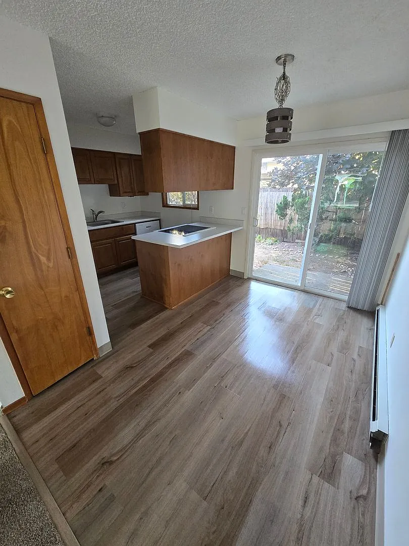Country Club Terrace Apartments — Photo 2