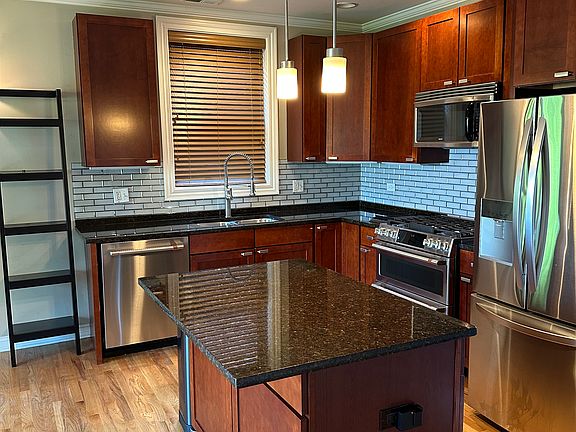 2nd image of 1148 W Roscoe St APT 4W