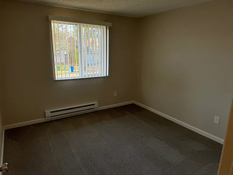 Emerald Park Apartments — Photo 9