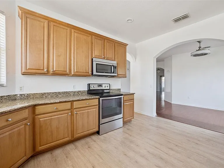 7055 Heatherbrook Dr — Photo 11