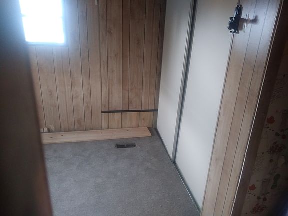 Big closet new carpet bed #1