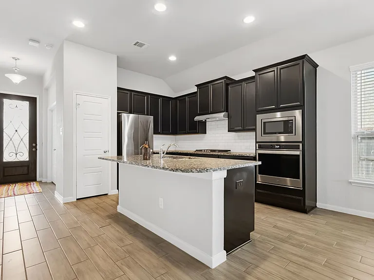 2033 Market Trl — Photo 11