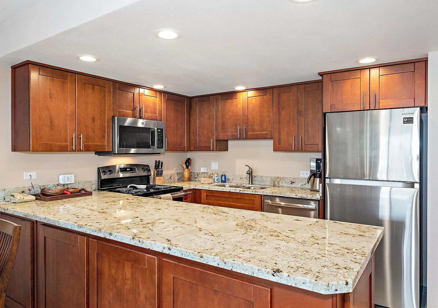 Kamaole Sands 9-301 - Luxurious Renovation, Split AC, Wi-Fi, Ocean — Photo 3