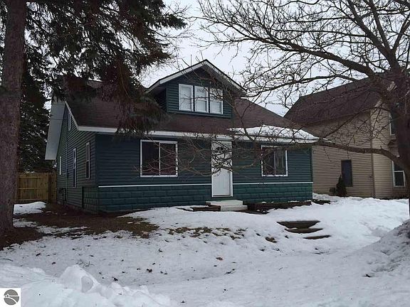 3rd image of 223 S Gladwin St