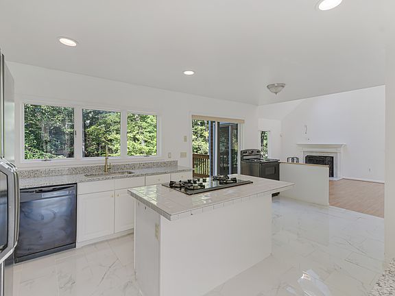 3rd image of 39 Habitat Ln