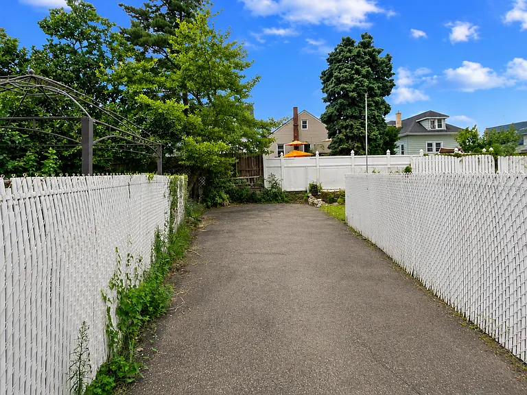 731 Humboldt St — Photo 23