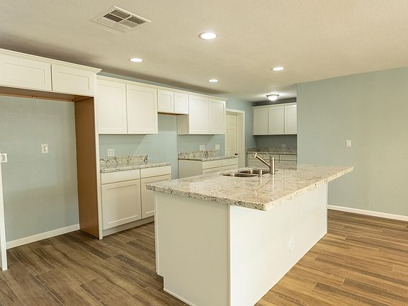 5th image of 743 N Vineyard