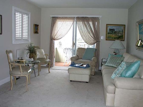 2nd floor livingroom to deck