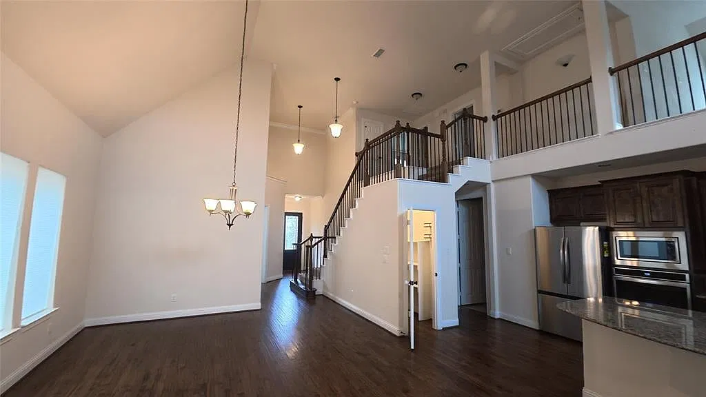 4 bed, 2943 sqft, $3,100 — Photo 2