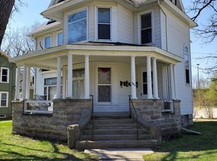 102 S Connecticut Ave, Mason City, IA 50401