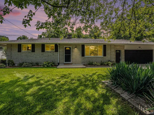 748 Joyceil Dr, Waterford, MI 48328