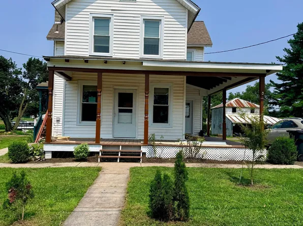 37 N Kinzer Rd, Kinzers, PA 17535