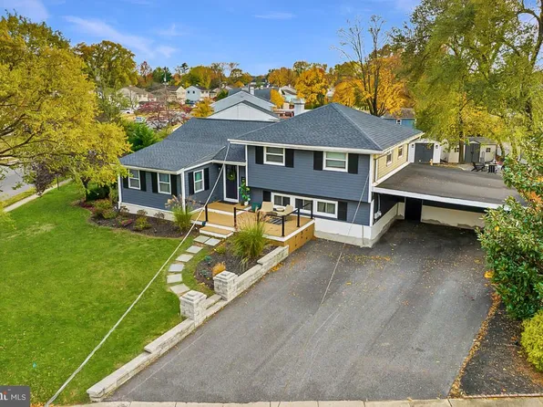 2 Spruce Rd, Burlington, NJ 08016