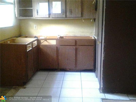 4th image of 1515 NW 11th Pl