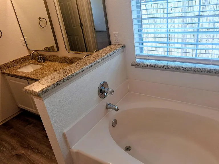 6004 Harwood Crossing Dr — Photo 16