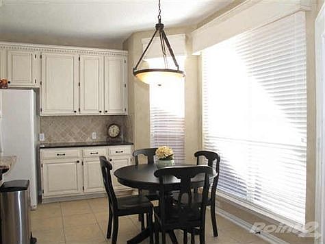4th image of 4017 Oak Grove Ct