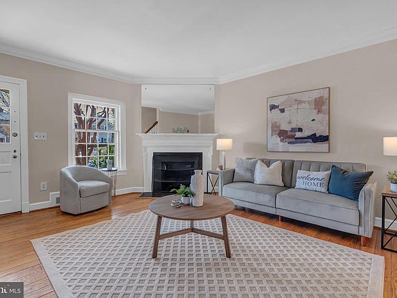 5th image of 903 S Saint Asaph St