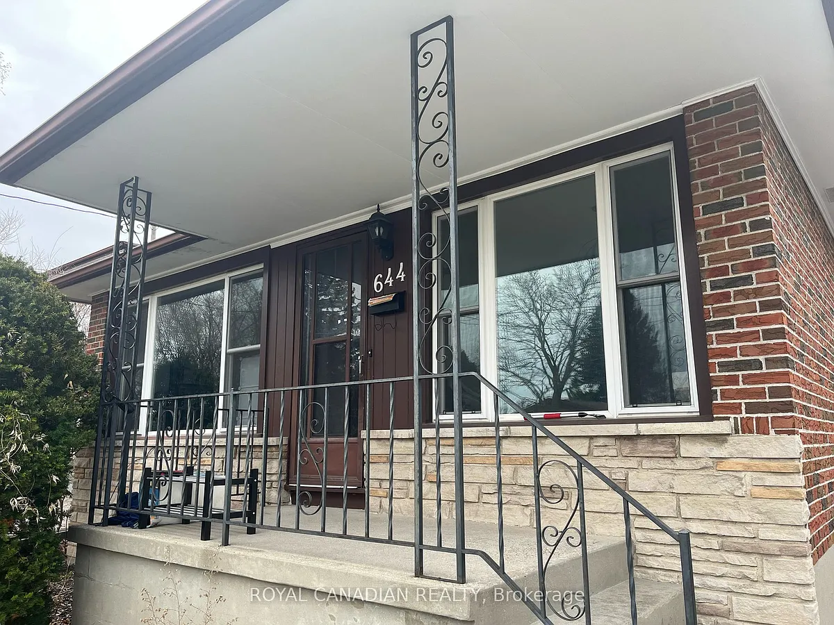 Building Photo - 644 Athol St E #MAIN