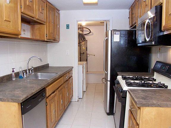 2nd image of 204 Cambridge Dr